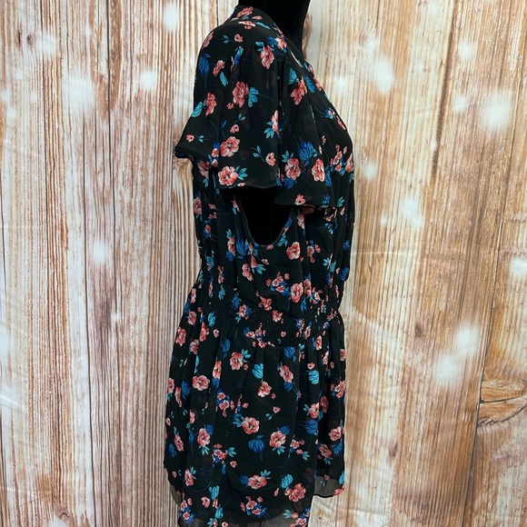 Torrid Black Sheer Floral Empire Waist Top - Picture 6 of 9